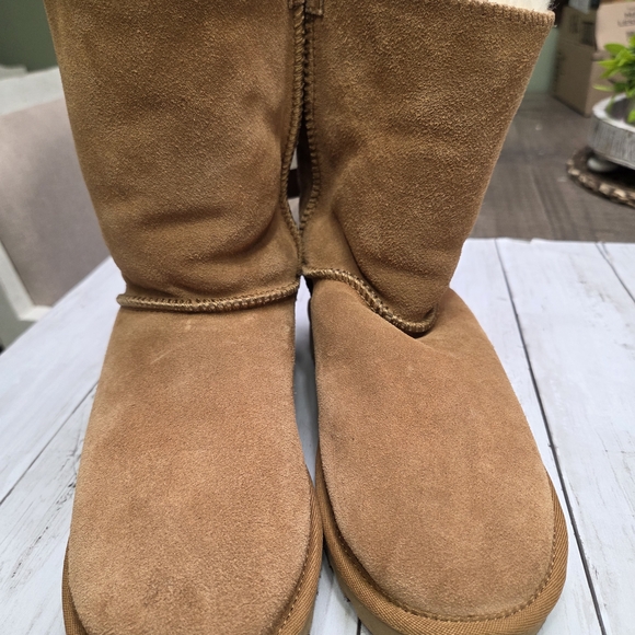 UGG Tan Boots with Glitter Bows - Picture 5 of 7